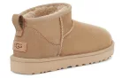 UGG Classic Ultra Mini Boot Antilope dámske členkové topánky — produktová fotografia na bielom pozadí, bočný pohľad