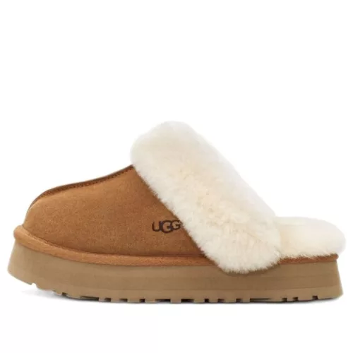 UGG Disquette Slipper Chestnut dámske nazúvacie papuče gaštanové — produktová fotografia na bielom pozadí, bočný pohľad