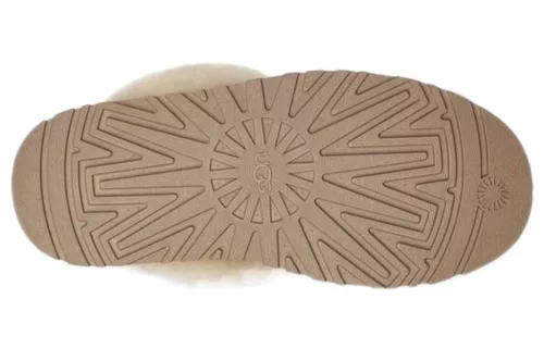 UGG Disquette Slipper Chestnut dámske nazúvacie papuče gaštanové — produktová fotografia na bielom pozadí, bočný pohľad