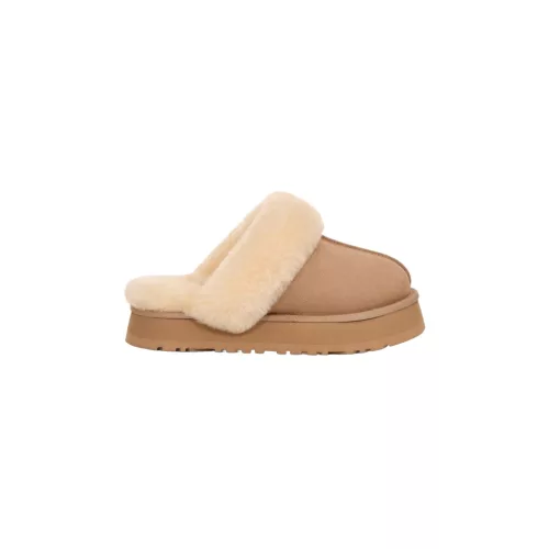 UGG Disquette Slipper Sand dámske nazúvacie papuče pieskové — produktová fotografia na bielom pozadí, bočný pohľad