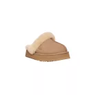 UGG Disquette Slipper Sand dámske nazúvacie papuče pieskové — produktová fotografia na bielom pozadí, bočný pohľad