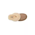 UGG Disquette Slipper Sand dámske nazúvacie papuče pieskové — produktová fotografia na bielom pozadí, bočný pohľad