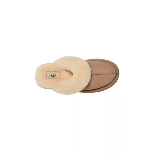 UGG Disquette Slipper Sand dámske nazúvacie papuče pieskové — produktová fotografia na bielom pozadí, bočný pohľad