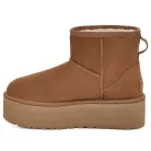 UGG Classic Mini Platform Boot Chestnut dámske členkové topánky gaštanové — produktová fotografia na bielom pozadí, bočný pohľad