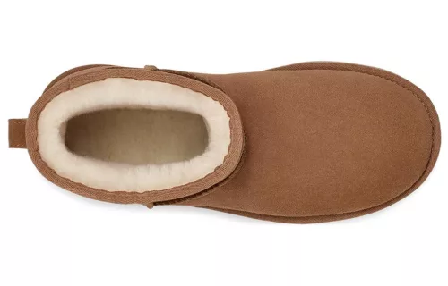 UGG Classic Mini Platform Boot Chestnut dámske členkové topánky gaštanové — produktová fotografia na bielom pozadí, bočný pohľad