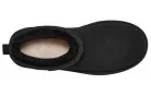 UGG Classic Ultra Mini Platform Boot Black dámske členkové topánky čierne — produktová fotografia na bielom pozadí, bočný pohľad