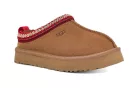 UGG Tazz Slipper Chestnut detské nazúvacie papuče gaštanové — produktová fotografia na bielom pozadí, bočný pohľad