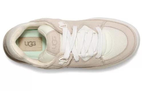 UGG Goldencush Ceramic čižmy — produktová fotografia na bielom pozadí, bočný pohľad