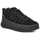 UGG CapTrail Low Black nízke topánky čierne — produktová fotografia na bielom pozadí, bočný pohľad