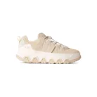 UGG CapTrail Low Light Beige nízke topánky béžové — produktová fotografia na bielom pozadí, bočný pohľad