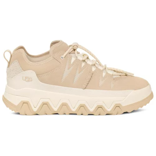 UGG CapTrail Low Light Beige nízke topánky béžové — produktová fotografia na bielom pozadí, bočný pohľad