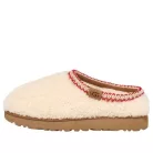 UGG Tasman Maxi Curly Slipper Natural dámske nazúvacie papuče — produktová fotografia na bielom pozadí, bočný pohľad