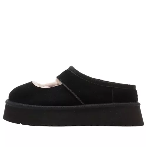UGG Bea Mary Jane Black dámske čižmy čierne — produktová fotografia na bielom pozadí, bočný pohľad