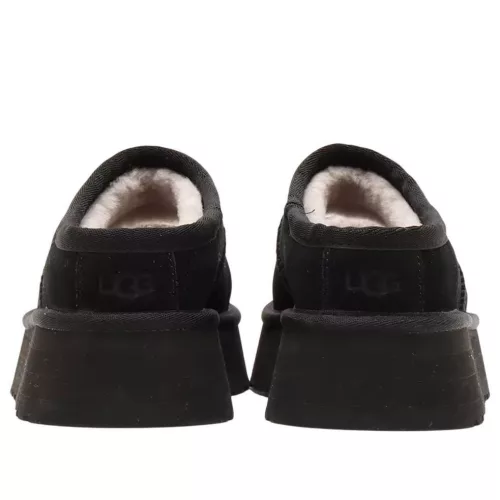 UGG Bea Mary Jane Black dámske čižmy čierne — produktová fotografia na bielom pozadí, bočný pohľad