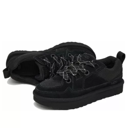 UGG Lowmel Lo Black dámske nízke papuče čierne — produktová fotografia na bielom pozadí, bočný pohľad