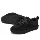 UGG Lowmel Lo Black dámske nízke papuče čierne — produktová fotografia na bielom pozadí, bočný pohľad