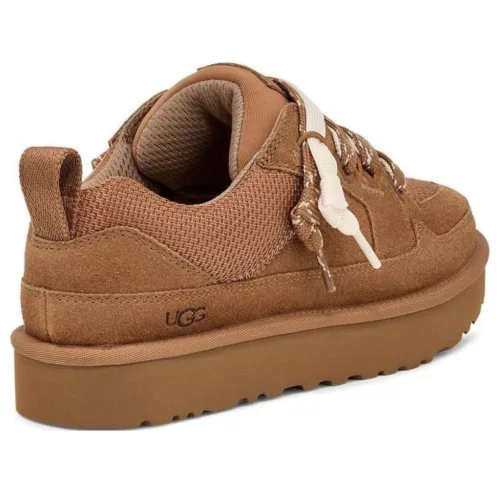 UGG Lowmel Lo Chestnut dámske nízke papuče gaštanové — produktová fotografia na bielom pozadí, bočný pohľad