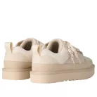 UGG Lowmel Lo Jasmine dámske nízke papuče — produktová fotografia na bielom pozadí, bočný pohľad