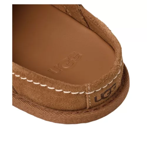 UGG Esmee Clog Chestnut dámske nazúvacie papuče gaštanové — produktová fotografia na bielom pozadí, bočný pohľad