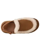 UGG Esmee Clog Chestnut dámske nazúvacie papuče gaštanové — produktová fotografia na bielom pozadí, bočný pohľad