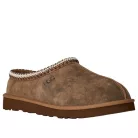 UGG Tasman Baxter Slipper Burnt Olive nazúvacie papuče olivové — produktová fotografia na bielom pozadí, bočný pohľad