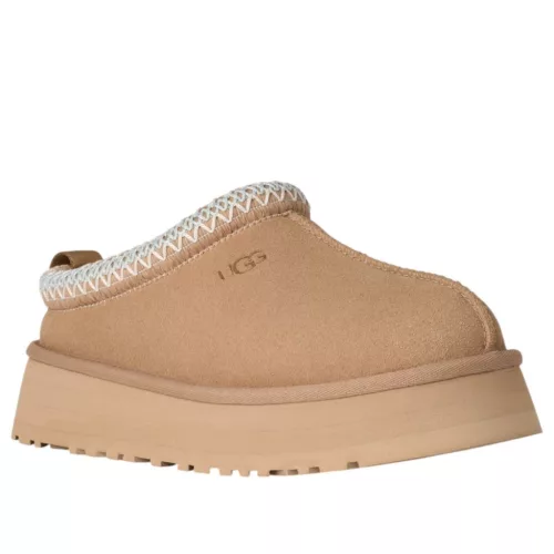 UGG Tazz II Slipper Sand dámske nazúvacie papuče pieskové — produktová fotografia na bielom pozadí, bočný pohľad