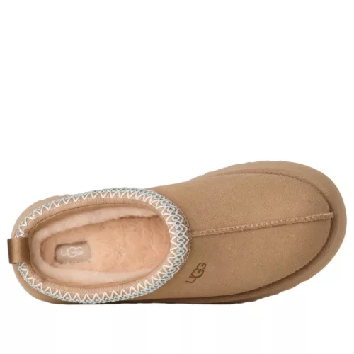 UGG Tazz II Slipper Sand dámske nazúvacie papuče pieskové — produktová fotografia na bielom pozadí, bočný pohľad