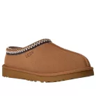 UGG Tasman II Slipper Chestnut nazúvacie papuče gaštanové — produktová fotografia na bielom pozadí, bočný pohľad