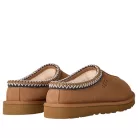 UGG Tasman II Slipper Chestnut nazúvacie papuče gaštanové — produktová fotografia na bielom pozadí, bočný pohľad