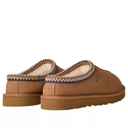 UGG Tasman II Slipper Chestnut nazúvacie papuče gaštanové — produktová fotografia na bielom pozadí, bočný pohľad