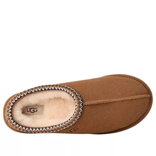 UGG Tasman II Slipper Chestnut nazúvacie papuče gaštanové — produktová fotografia na bielom pozadí, bočný pohľad