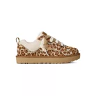 UGG Lowmel Lo Plains Felicity Leopard Jasmine dámske nízke papuče — produktová fotografia na bielom pozadí, bočný pohľad