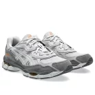 ASICS Gel-NYC Cloud Grey Cement Grey nízke streetové tenisky sivé — produktová fotografia na bielom pozadí, bočný pohľad