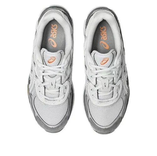 ASICS Gel-NYC Cloud Grey Cement Grey nízke streetové tenisky sivé — produktová fotografia na bielom pozadí, bočný pohľad