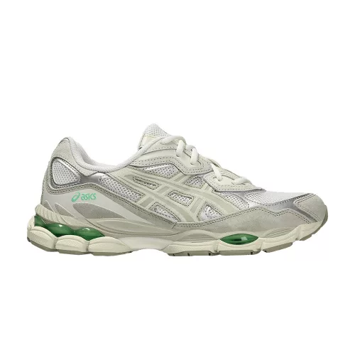 ASICS Gel-Nyc Cream Fossil nízke streetové tenisky krémové — produktová fotografia na bielom pozadí, bočný pohľad