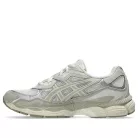 ASICS Gel-Nyc Cream Fossil nízke streetové tenisky krémové — produktová fotografia na bielom pozadí, bočný pohľad