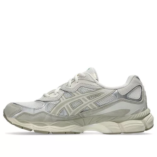 ASICS Gel-Nyc Cream Fossil nízke streetové tenisky krémové — produktová fotografia na bielom pozadí, bočný pohľad