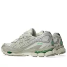 ASICS Gel-Nyc Cream Fossil nízke streetové tenisky krémové — produktová fotografia na bielom pozadí, bočný pohľad