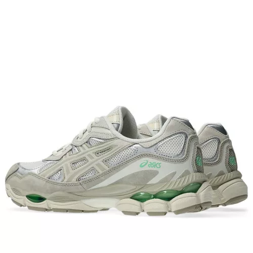 ASICS Gel-Nyc Cream Fossil nízke streetové tenisky krémové — produktová fotografia na bielom pozadí, bočný pohľad