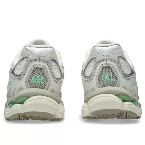 ASICS Gel-Nyc Cream Fossil nízke streetové tenisky krémové — produktová fotografia na bielom pozadí, bočný pohľad