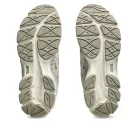 ASICS Gel-Nyc Cream Fossil nízke streetové tenisky krémové — produktová fotografia na bielom pozadí, bočný pohľad
