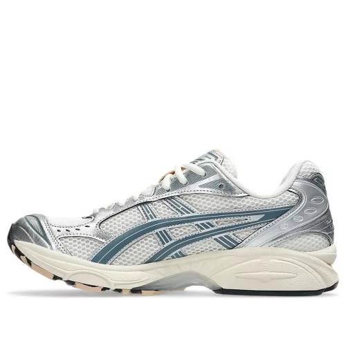 ASICS Gel-Kayano 14 Birch Pure Silver Teal Gold nízke bežecké tenisky strieborné-petrolejové — produktová fotografia na bielom pozadí, bočný pohľad