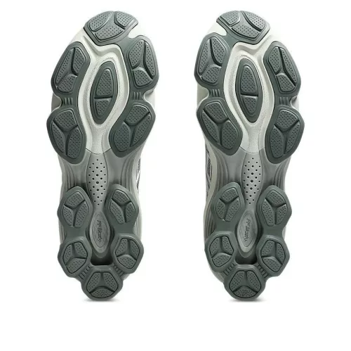 ASICS Gel-Kinetic Fluent Seal Grey Pure Silver nízke streetové tenisky sivé-strieborné — produktová fotografia na bielom pozadí, bočný pohľad