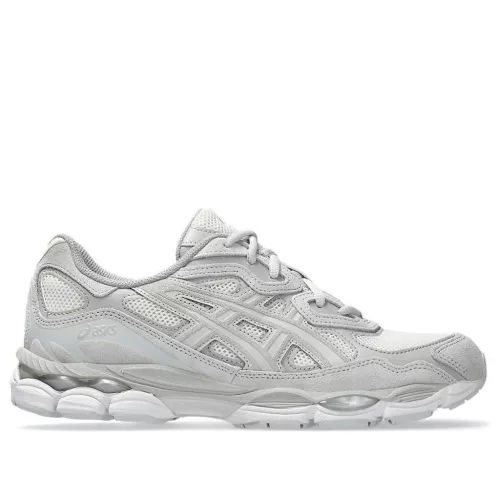 ASICS Gel-NYC Cream Cloud Grey nízke streetové tenisky krémové-sivé — produktová fotografia na bielom pozadí, bočný pohľad