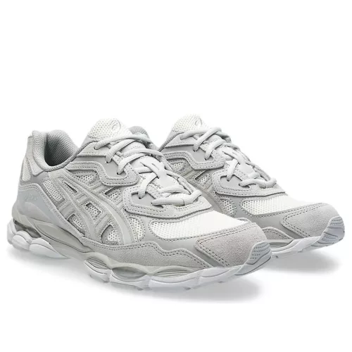 ASICS Gel-NYC Cream Cloud Grey nízke streetové tenisky krémové-sivé — produktová fotografia na bielom pozadí, bočný pohľad