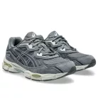 ASICS Gel-NYC Steel Grey Carrier Grey nízke streetové tenisky sivé — produktová fotografia na bielom pozadí, bočný pohľad