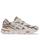 ASICS Gel-NYC Mineral Beige nízke streetové tenisky béžové — produktová fotografia na bielom pozadí, bočný pohľad