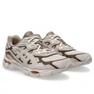 ASICS Gel-NYC Mineral Beige nízke streetové tenisky béžové — produktová fotografia na bielom pozadí, bočný pohľad