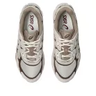ASICS Gel-NYC Mineral Beige nízke streetové tenisky béžové — produktová fotografia na bielom pozadí, bočný pohľad