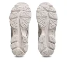 ASICS Gel-NYC Mineral Beige nízke streetové tenisky béžové — produktová fotografia na bielom pozadí, bočný pohľad